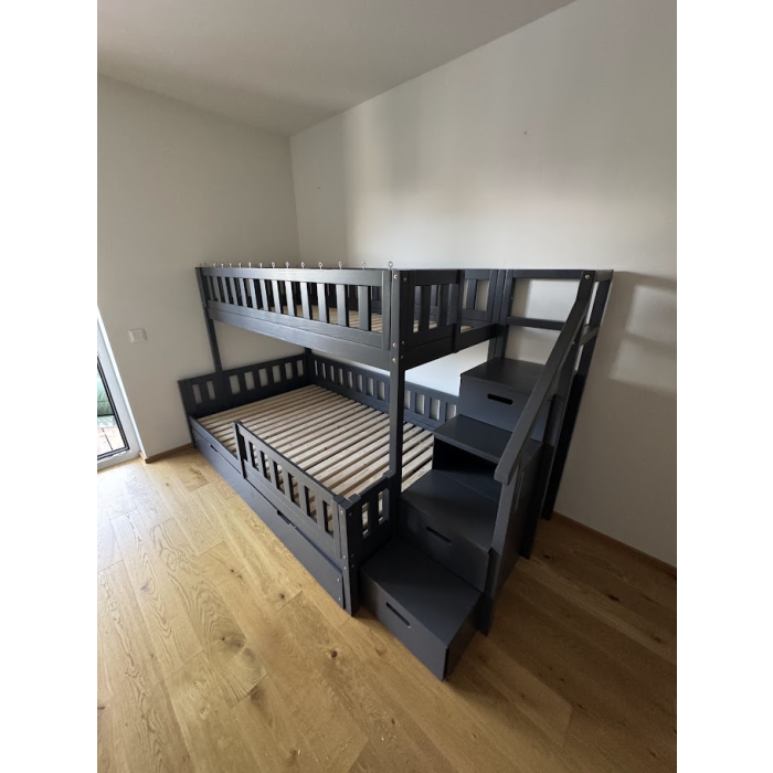 Etagenbett mit Treppe für Familien in Villach. Familienbett